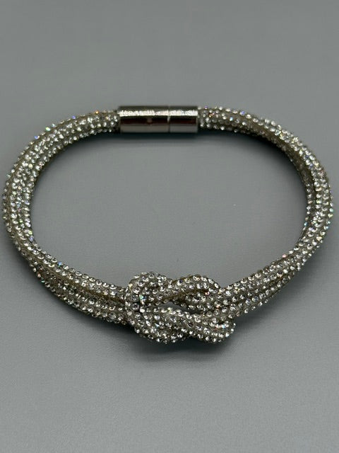 Handgefertigte Hera Armbänder mit Kreuzknoten aus Strassband by Christine Bultmann