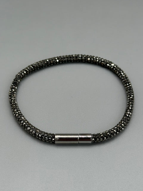 Handgefertigte Hera Armbänder aus Strassband by Christine Bultmann