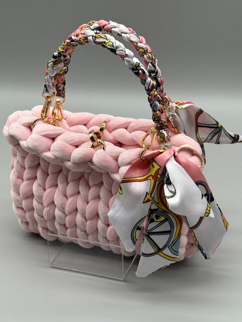 Hera Bag Special Edition Samt in Hellrosa mit geflochtenem Tuchgriff