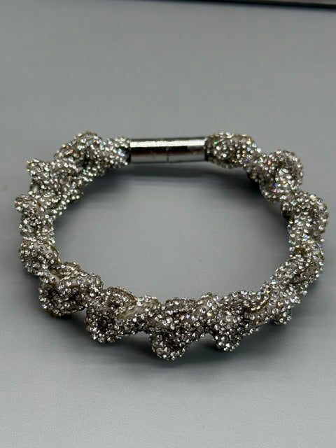 Handgefertigte Hera Armbänder geknotet aus Strassband by Christine Bultmann