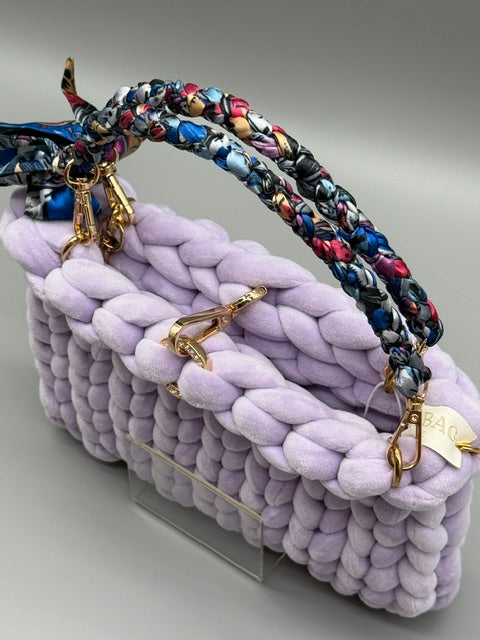 Hera Bag Special Edition Samt in Flieder mit geflochtenem Tuchgriff
