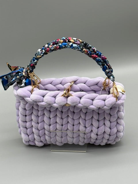 Hera Bag Special Edition Samt in Flieder mit geflochtenem Tuchgriff