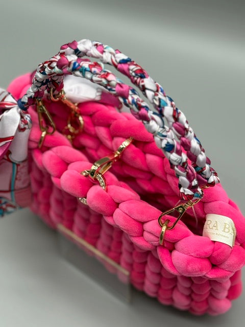 Hera Bag Special Edition Samt in Pink mit geflochtenem Tuchgriff