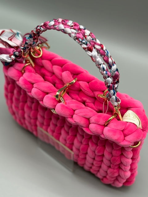 Hera Bag Special Edition Samt in Pink mit geflochtenem Tuchgriff