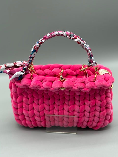 Hera Bag Special Edition Samt in Pink mit geflochtenem Tuchgriff