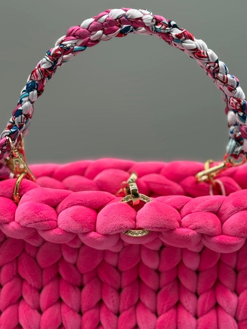 Hera Bag Special Edition Samt in Pink mit geflochtenem Tuchgriff
