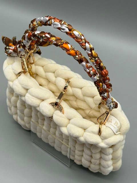 Hera Bag Special Edition Samt in Creme mit geflochtenem Tuchgriff