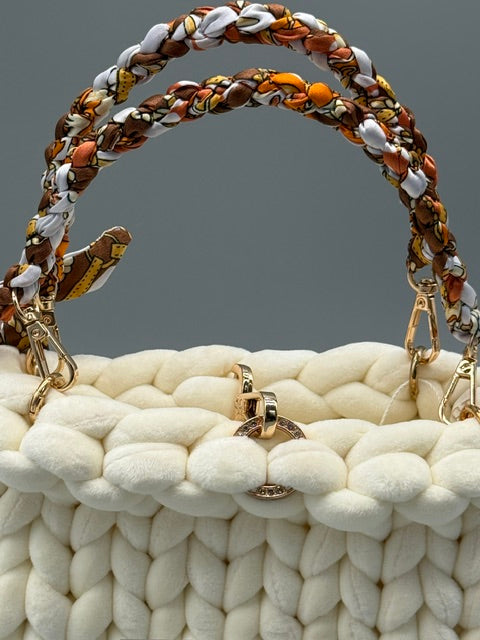 Hera Bag Special Edition Samt in Creme mit geflochtenem Tuchgriff
