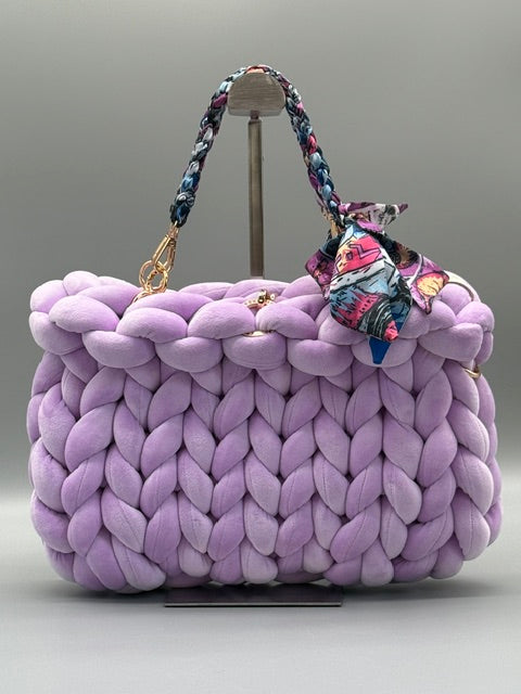 Hera Bag Special Edition Premium Samt in Lavendel mit geflochtenem Tuchgriff