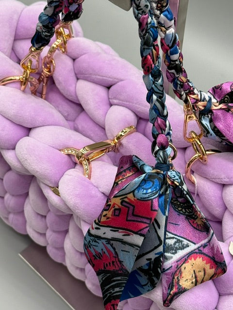 Hera Bag Special Edition Premium Samt in Lavendel mit geflochtenem Tuchgriff