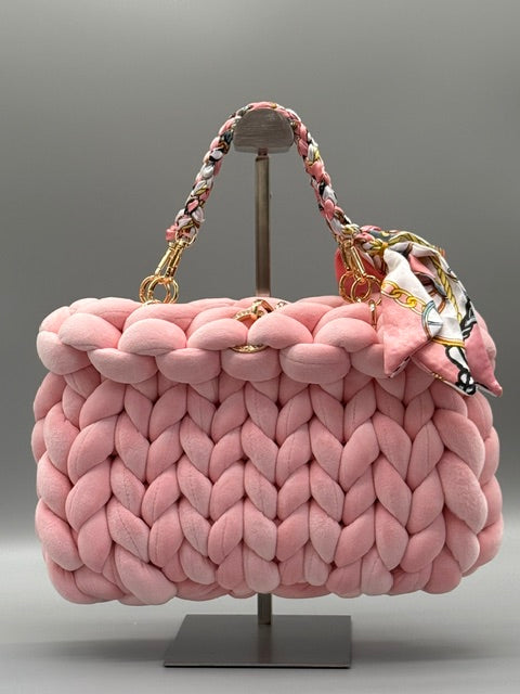 Hera Bag Special Edition Premium Samt in Hellrosa mit geflochtenem Tuchgriff