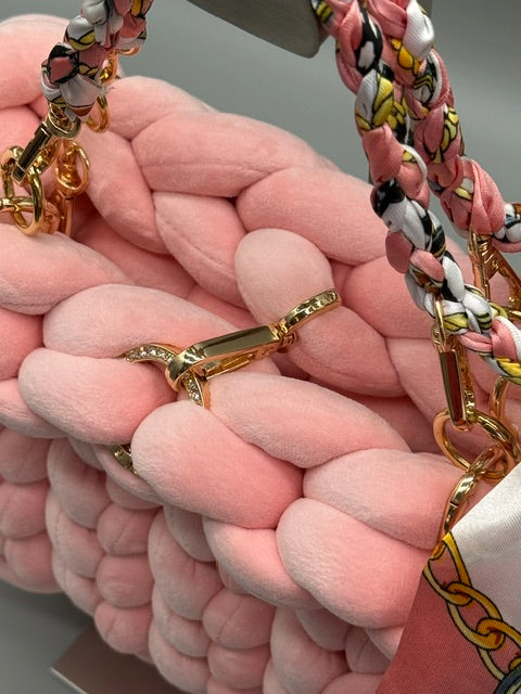 Hera Bag Special Edition Premium Samt in Hellrosa mit geflochtenem Tuchgriff