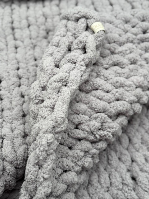 Hera Bag Kuschel-Decke aus Chenille in Hellgrau, Lieferzeit ca. 3-4 Wochen wegen starker Nachfrage