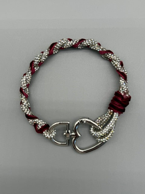 Handgefertigtes Hera Armband mit Herzschnalle und Strassband mit rotem Samtband by Christine Bultmann