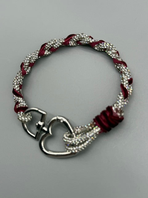Handgefertigtes Hera Armband mit Herzschnalle und Strassband mit rotem Samtband by Christine Bultmann