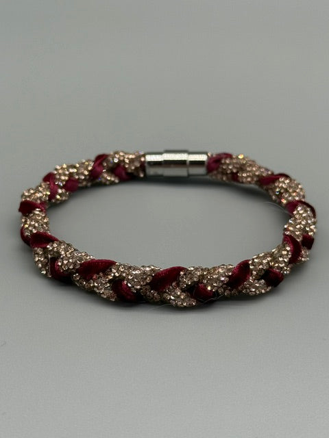 Handgefertigtes Hera Armband aus Strassband mit rotem Samtband by Christine Bultmann