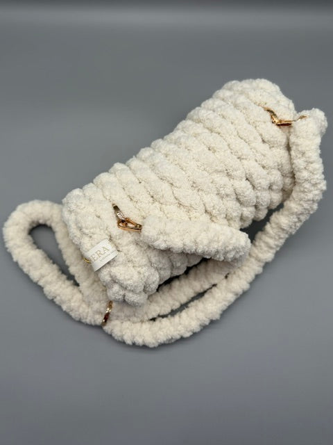 Hera Bag Handmuff aus Plush Chenille in Creme