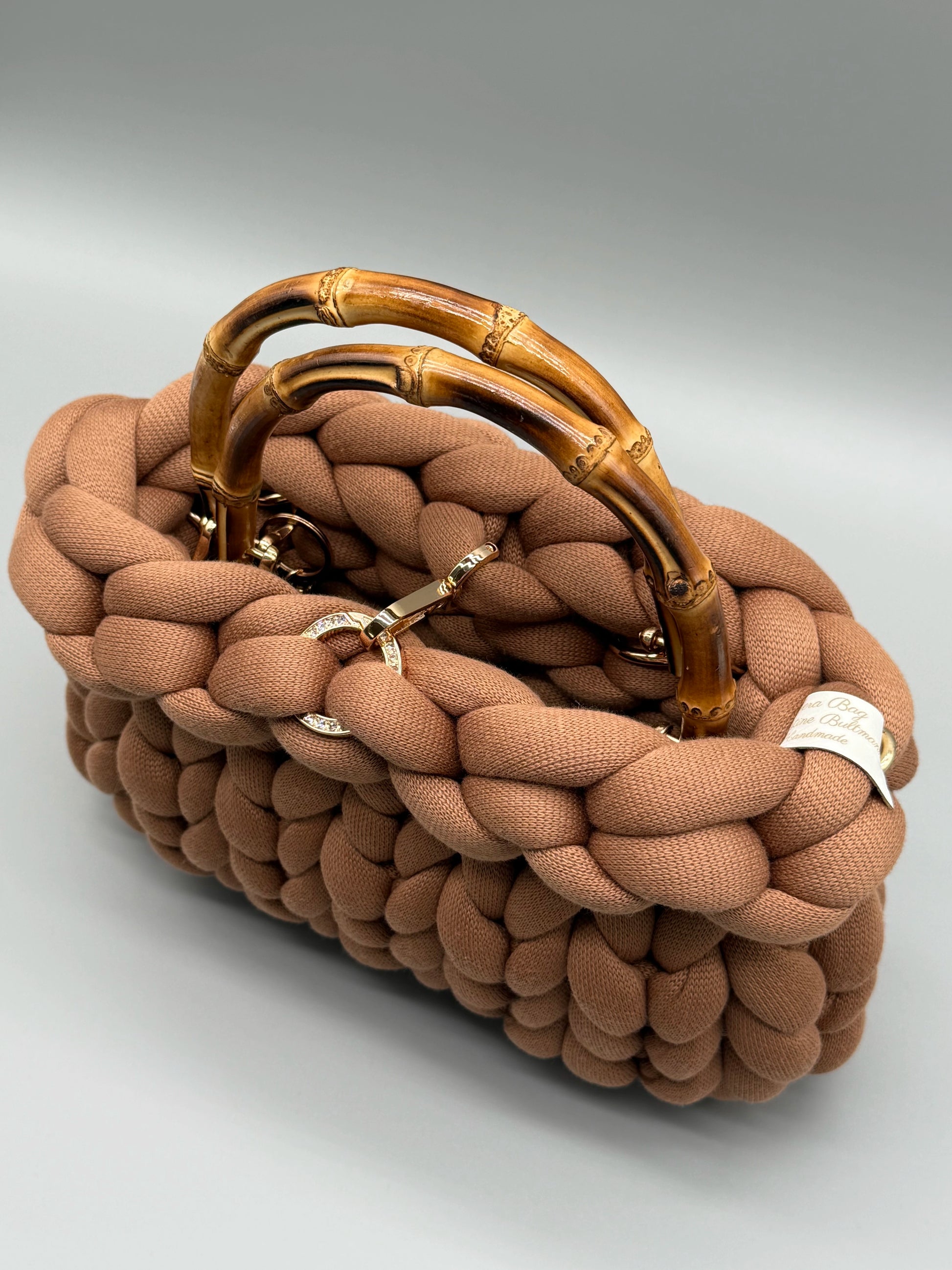 Vogelperspektive der Ockerbraun Hera Bag Handtasche als Produktbild 